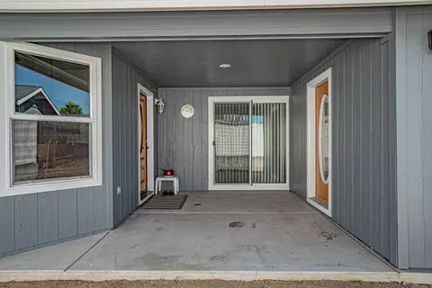 976 Jessica Ct, Eagle Point, OR 97524 photo 5