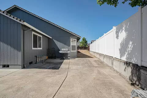 976 Jessica Ct, Eagle Point, OR 97524 photo 4