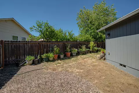 976 Jessica Ct, Eagle Point, OR 97524 photo 8