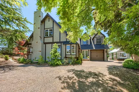 680 Oak Knoll Dr, Ashland, OR 97520