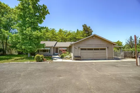 1952 Dale St, Medford, OR 97501
