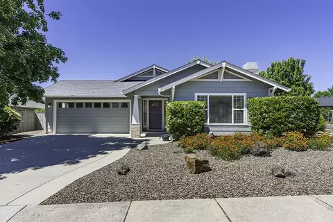 203 Phoenix Hills Dr, Phoenix, OR 97535