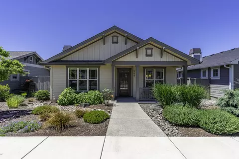566 Windsong Way, Medford, OR 97504