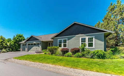 61031 Sky Harbor Dr, Bend, OR 97702