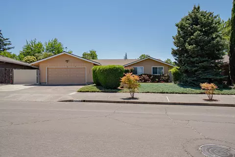 2448 Amaryllis St, Medford, OR 97504
