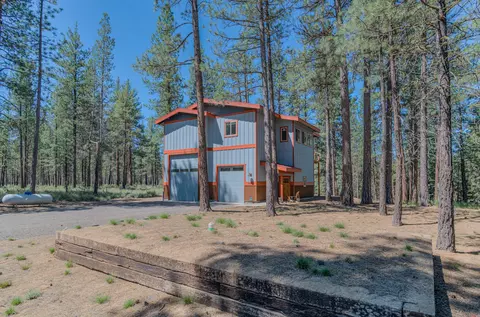54429 Foster Rd, Bend, OR 97707