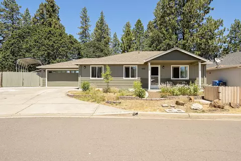 1005 Celtic Cir, Shady Cove, OR 97539