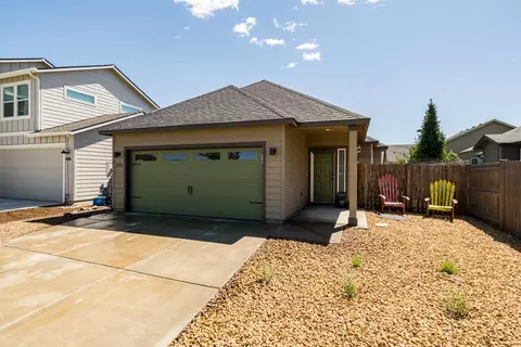21196 SE Golden Market Ln, Bend, OR 97702