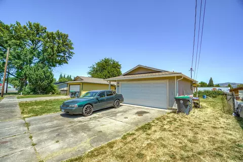 1711 Lillian St, Medford, OR 97501