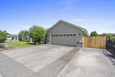 537 Crystal Dr, Eagle Point, OR 97524 photo 3