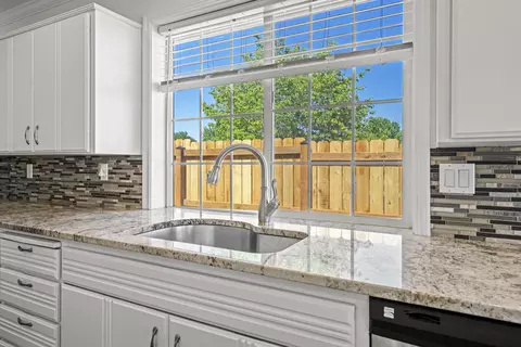 537 Crystal Dr, Eagle Point, OR 97524 photo 10