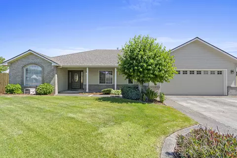 537 Crystal Dr, Eagle Point, OR 97524 photo 2