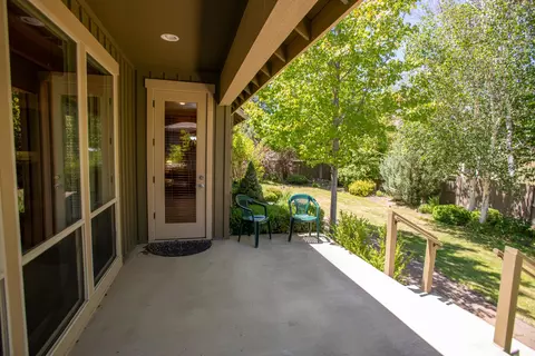 Exterior - 19492 Sugar Mill Loop, Bend, OR 97702 photo 4 of 7