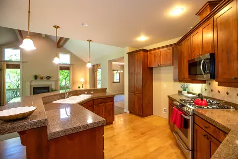 Kitchen - 19492 Sugar Mill Loop, Bend, OR 97702 photo 4 of 4