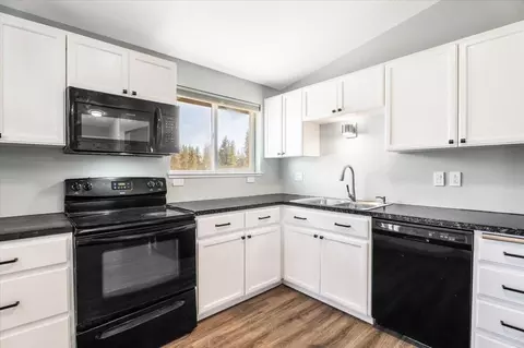Kitchen - 145304 Gait Ct, La Pine, OR 97739 photo 3 of 5