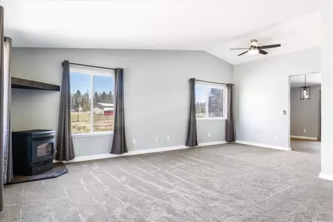 Living - 145304 Gait Ct, La Pine, OR 97739 photo 5 of 7
