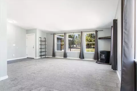 Living - 145304 Gait Ct, La Pine, OR 97739 photo 6 of 7