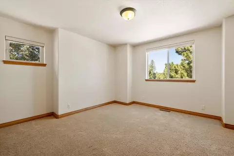 Bedroom - 60604 Woodside Rd, Bend, OR 97702 photo 7 of 9