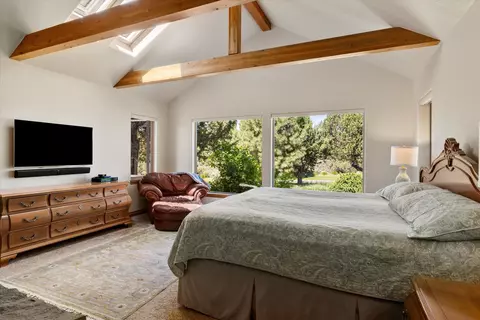 Bedroom - 60604 Woodside Rd, Bend, OR 97702 photo 1 of 9