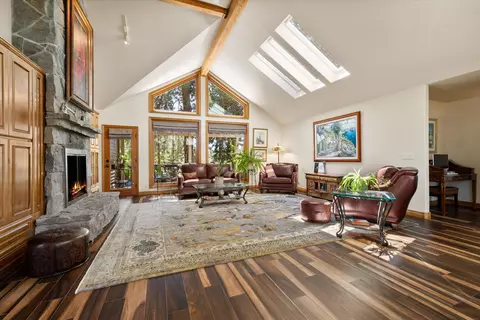 Living - 60604 Woodside Rd, Bend, OR 97702 photo 1 of 4