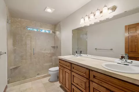 Bath - 60604 Woodside Rd, Bend, OR 97702 photo 7 of 7