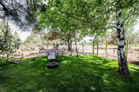 Exterior - 60604 Woodside Rd, Bend, OR 97702 photo 7 of 42