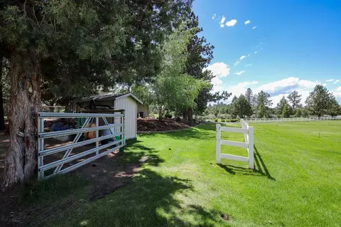 Exterior - 60604 Woodside Rd, Bend, OR 97702 photo 28 of 42