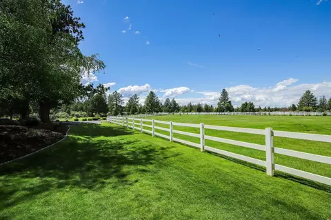 Exterior - 60604 Woodside Rd, Bend, OR 97702 photo 40 of 42