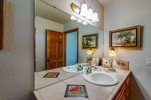 Bath - 60604 Woodside Rd, Bend, OR 97702 photo 5 of 7