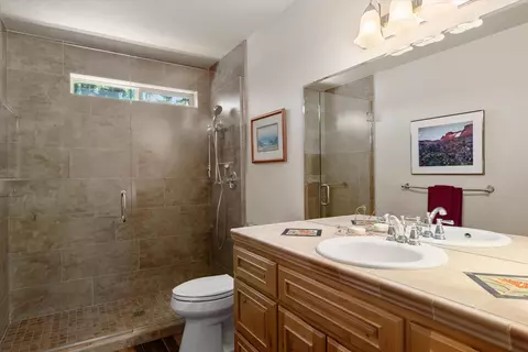 Bath - 60604 Woodside Rd, Bend, OR 97702 photo 6 of 7