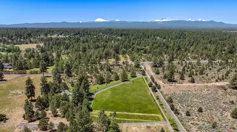 View/Area - 60604 Woodside Rd, Bend, OR 97702 photo 5 of 9
