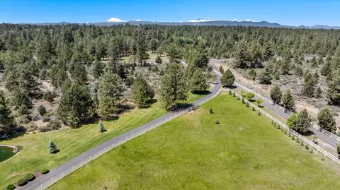 View/Area - 60604 Woodside Rd, Bend, OR 97702 photo 4 of 9