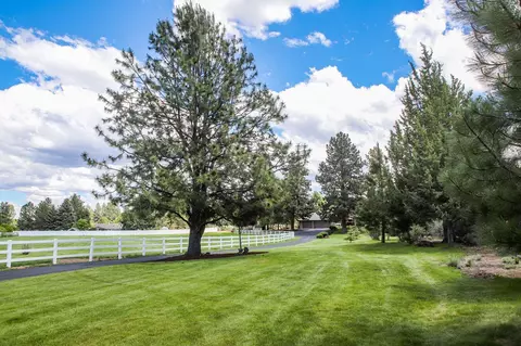 Exterior - 60604 Woodside Rd, Bend, OR 97702 photo 6 of 42