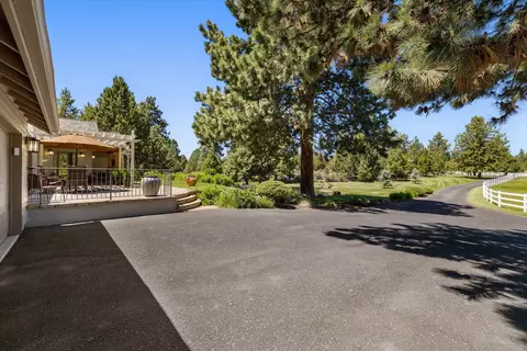 Exterior - 60604 Woodside Rd, Bend, OR 97702 photo 31 of 42