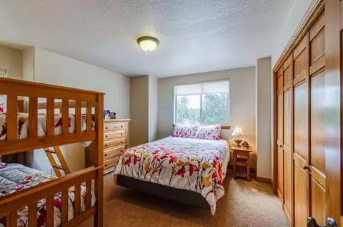 Bedroom - 60604 Woodside Rd, Bend, OR 97702 photo 5 of 9