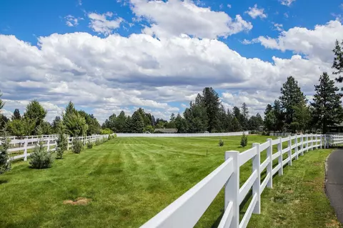 Exterior - 60604 Woodside Rd, Bend, OR 97702 photo 39 of 42