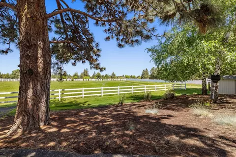 Exterior - 60604 Woodside Rd, Bend, OR 97702 photo 25 of 42