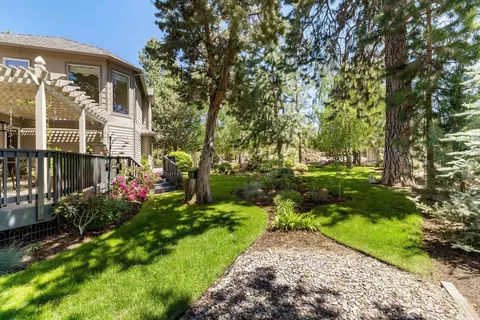 Exterior - 60604 Woodside Rd, Bend, OR 97702 photo 18 of 42
