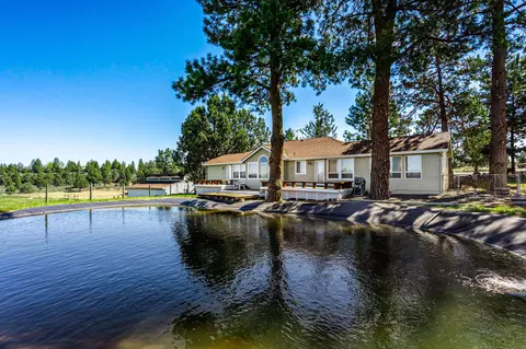 60640 Arnold Market Rd, Bend, OR 97702