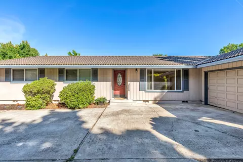 425 Bowmont Cir, Medford, OR 97504