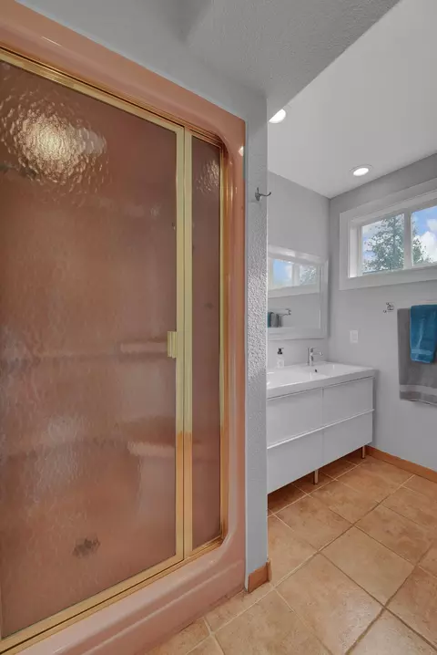 Bath - 1663 NW 3rd St, Bend, OR 97703 photo 2 of 3