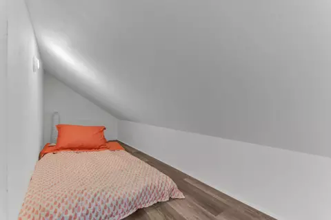 Bedroom - 1663 NW 3rd St, Bend, OR 97703 photo 5 of 9