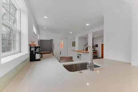 Kitchen - 1663 NW 3rd St, Bend, OR 97703 photo 1 of 4