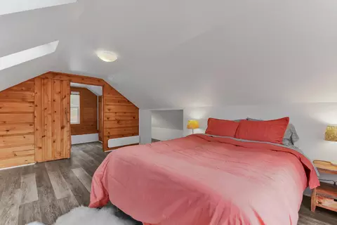 Bedroom - 1663 NW 3rd St, Bend, OR 97703 photo 4 of 9