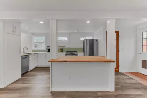Kitchen - 1663 NW 3rd St, Bend, OR 97703 photo 3 of 4