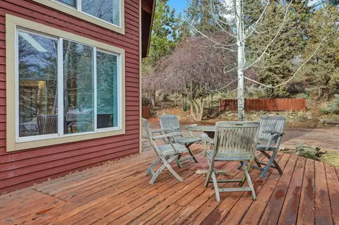 Exterior - 1663 NW 3rd St, Bend, OR 97703 photo 4 of 6
