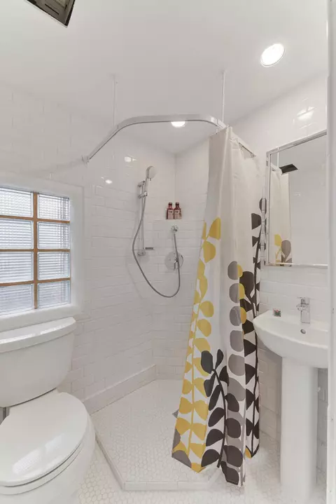 Bath - 1663 NW 3rd St, Bend, OR 97703 photo 1 of 3
