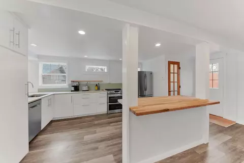 Kitchen - 1663 NW 3rd St, Bend, OR 97703 photo 2 of 4