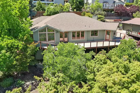 135 Scenic Dr, Ashland, OR 97520