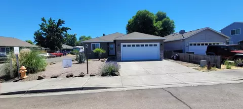 7804 Fallbrook Ln, White City, OR 97503